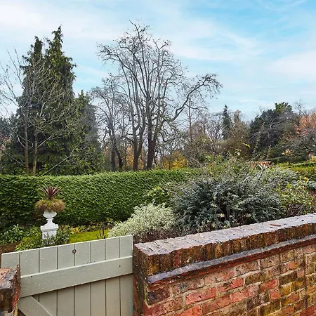 Host & - Bentley Wynd